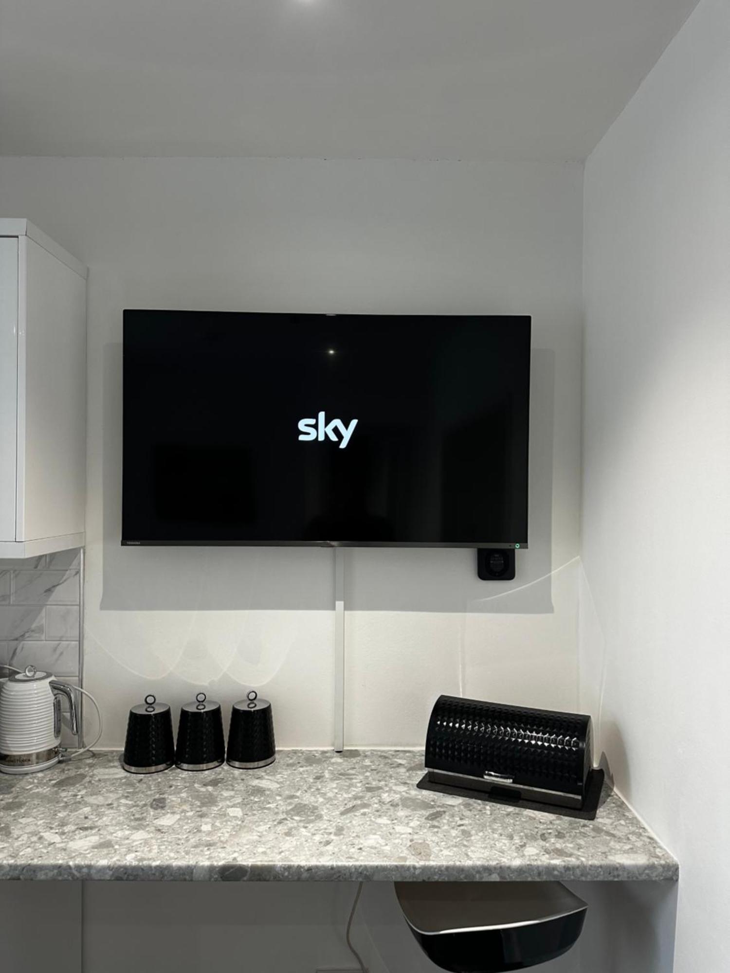 Town Centre Studio Flat Merthyr Tydfil Eksteriør billede
