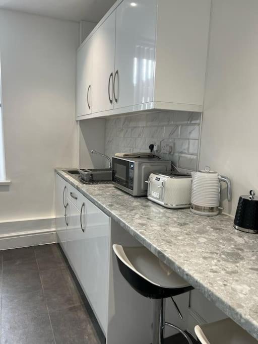 Town Centre Studio Flat Merthyr Tydfil Eksteriør billede